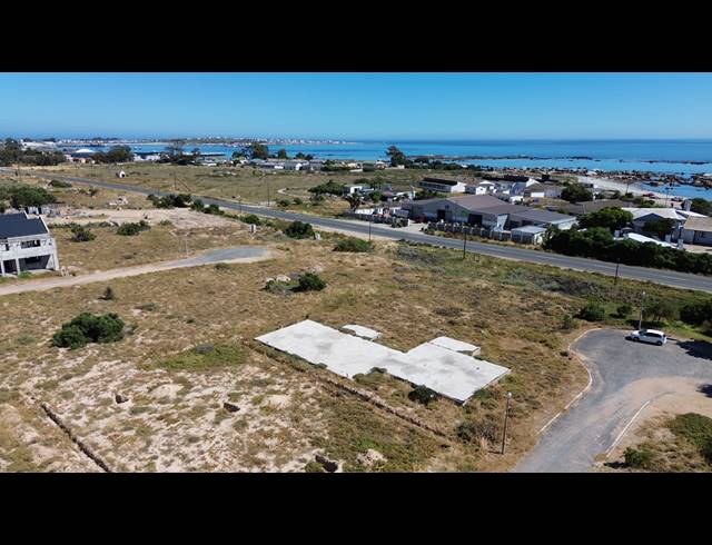 818M² VACANT LAND FOR SALE IN DA GAMA BAY